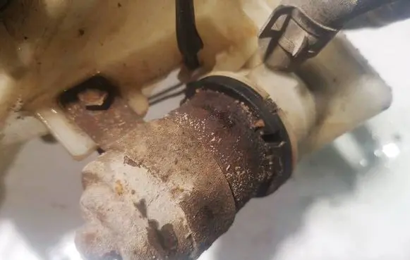 Mazda 6 Windscreen/windshield washer pump 