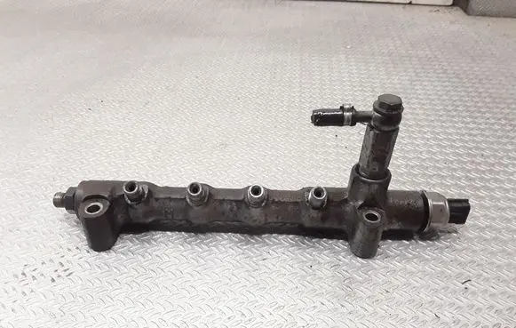 Opel Zafira B Fuel main line pipe 