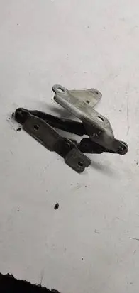 Seat Toledo III (5P) Engine bonnet/hood hinges 5p0823301B