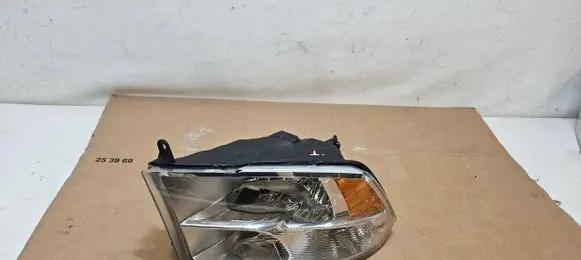 Dodge RAM 1500 DS Headlight/headlamp 68001485AA