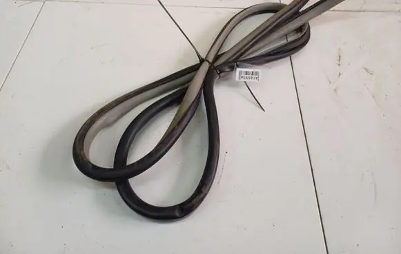 Toyota Yaris Rubber seal front coupe door 