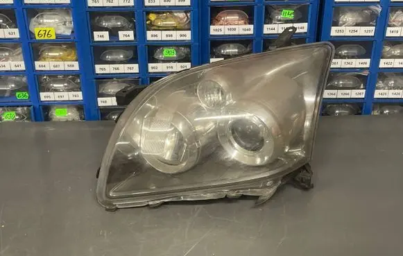 Toyota Avensis T250 Headlight/headlamp 35108 11331