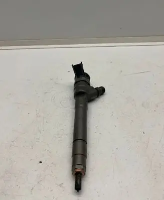 Renault Megane III Fuel injector H8201055367 0445110 8HHV7EB