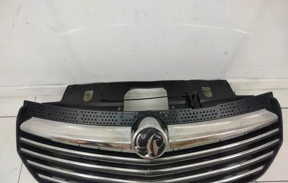 Opel Vivaro Front bumper upper radiator grill 
