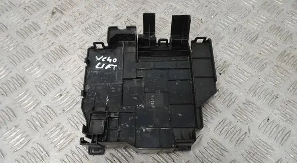 Volvo XC40 Fuse box cover 8889877815