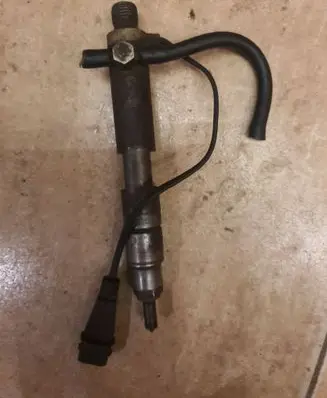 Volkswagen PASSAT B4 Fuel injector 028130201j