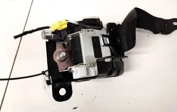 Mercedes-Benz C AMG W204 Middle seatbelt (rear) 