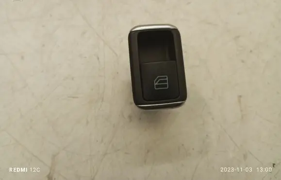 Mercedes-Benz B W246 W242 Electric window control switch A2049058102