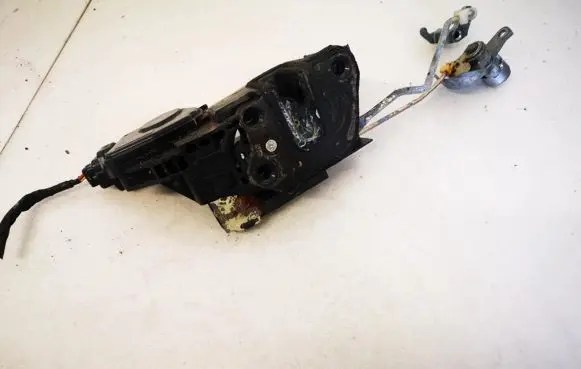 Hyundai Terracan Front door lock