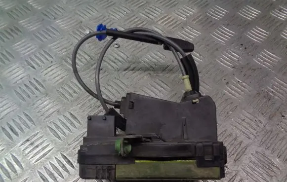 Opel Zafira A Front door lock 90561154