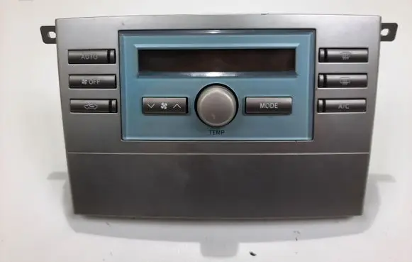 Toyota Corolla Verso E121 Climate control unit 559000F030