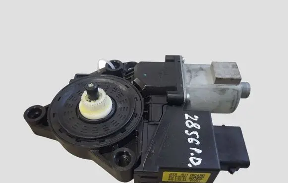 KIA Optima Front door window regulator motor 617016301 82460D4000