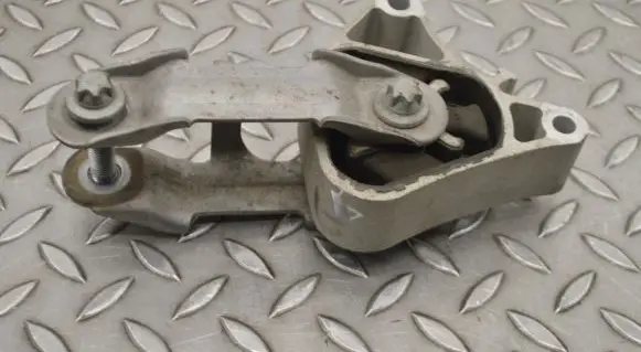Infiniti Q30 Engine mount bracket A2462400809