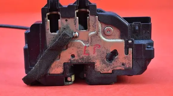 Nissan Murano Z50 Front door lock