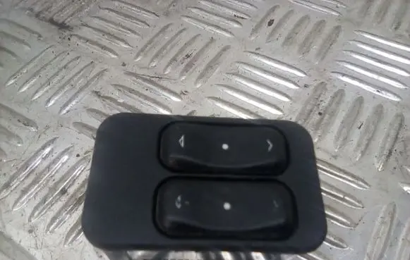 Opel Zafira A Electric window control switch 90561088 13363201