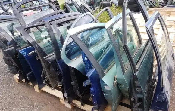 Chrysler Voyager Front door