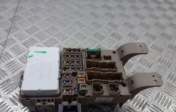 Toyota Corolla E120 E130 Fuse box cover 82641-02050
