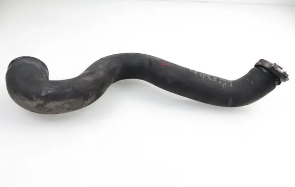 Volkswagen PASSAT B5 Intercooler hose/pipe 8D0145828A