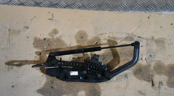 BMW X3 G01 Tailgate strut 2899328 7404186
