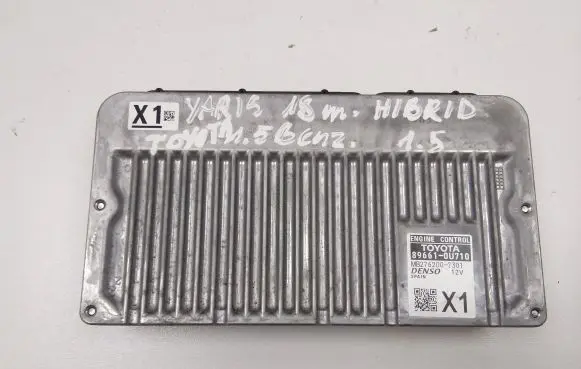 Toyota Yaris Engine control unit/module 896610U710