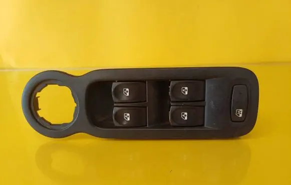 Renault Modus Electric window control switch 8200379694A