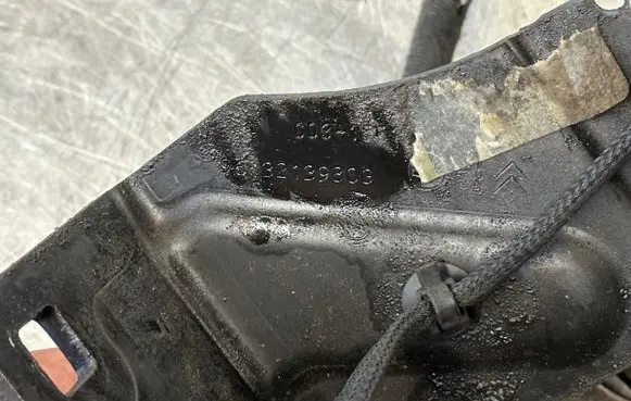 Peugeot 3008 I Tailgate/trunk/boot hinge 9683213980G