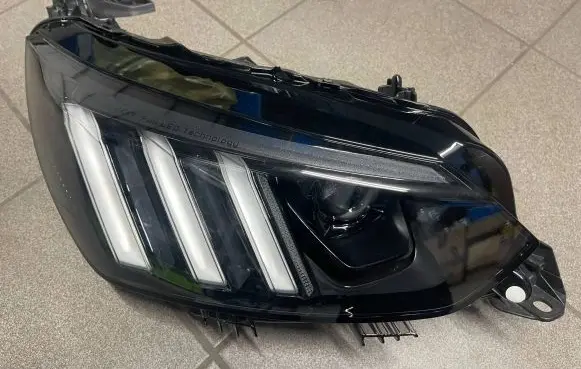 Peugeot 208 Headlight/headlamp 9823193480