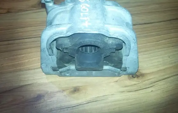 Engine mount bracket