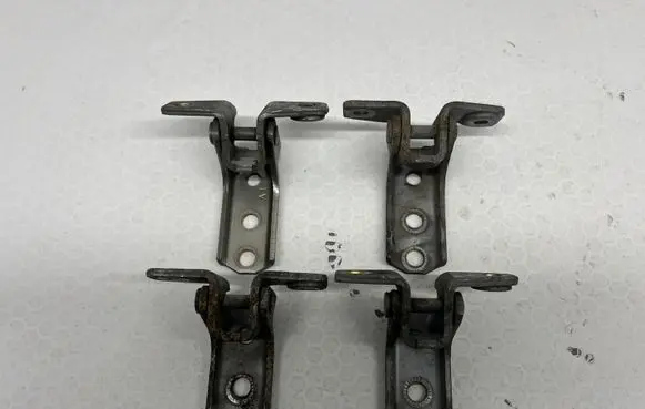 Mitsubishi Pajero Front door lower hinge