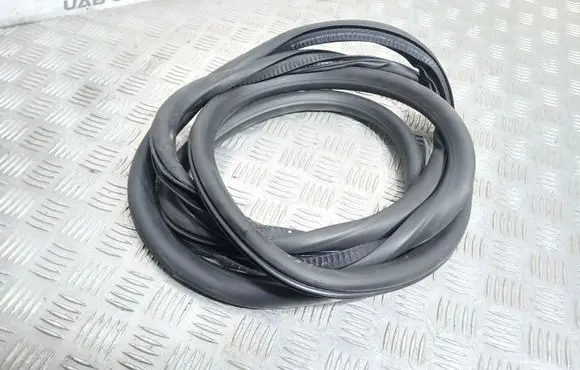 Opel Astra J Front door rubber seal 13259933