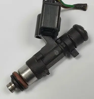 Volvo C70 Fuel injector 30757534