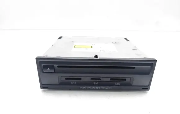 Volkswagen Touareg II Radio/CD/DVD/GPS head unit 7P6035670D