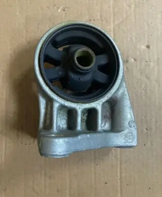 SsangYong Korando Engine mount bracket