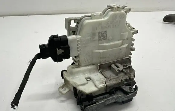 Audi A3 S3 8V Front door lock 8X2837015B