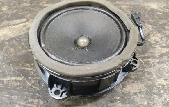 Cadillac SRX Front door speaker 25684702