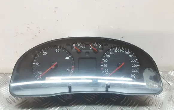 Volkswagen PASSAT B5 Speedometer (instrument cluster) 3B0920820A