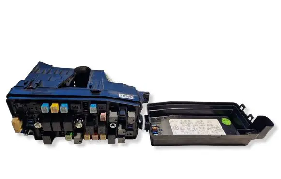Chevrolet Captiva Fuse module 95202895 2895U