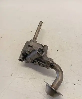Volkswagen Golf III Oil pump 025115153A
