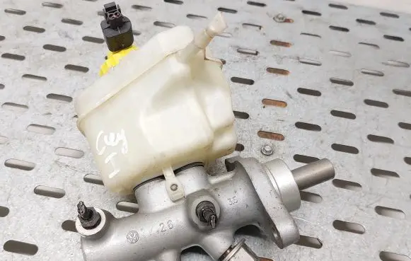 Master brake cylinder