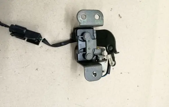 Hyundai Santa Fe Tailgate window lock/catch/latch 