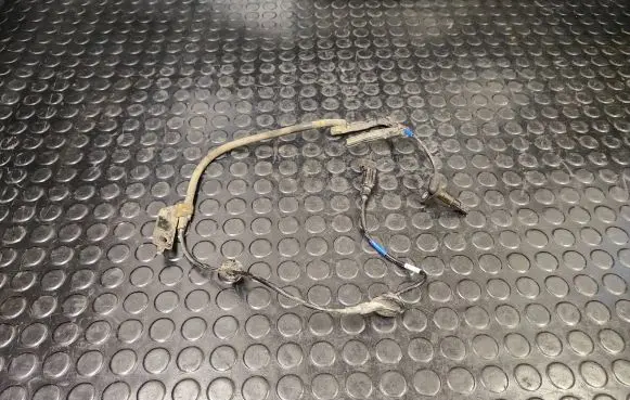 Citroen C4 Aircross ABS brake wheel speed sensor 4670a576
