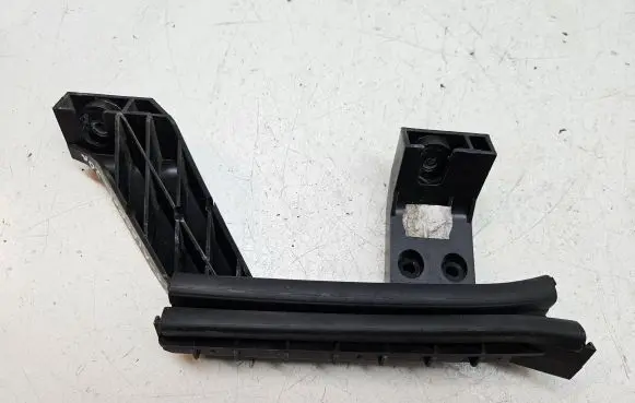 Citroen C5 Aircross Rear door windshield rail 9811415680