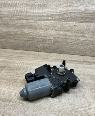 Audi A4 S4 B5 8D Front door window regulator motor 114185101
