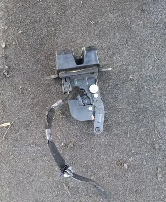 Hyundai Santa Fe Tailgate/trunk/boot lock/catch/latch 812302B000