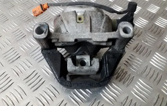 Audi A6 C7 Engine mount bracket