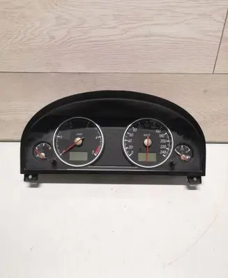 Ford Mondeo Mk III Speedometer (instrument cluster) 1S7F10841 44ZU187