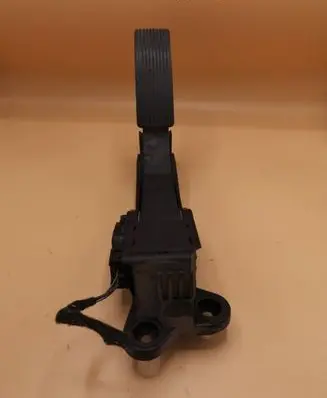 Mercedes-Benz ML W164 Accelerator throttle pedal A1643000004