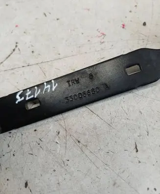 Skoda Fabia Mk1 (6Y) Front seatbelt buckle 33005680 6Y0858472