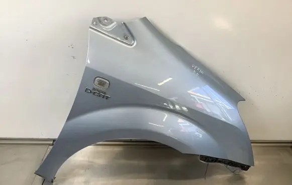 Toyota Corolla Verso AR10 Fender 