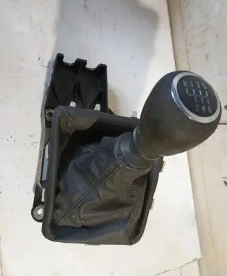 Opel Vectra C Gear selector/shifter in gearbox 55557637